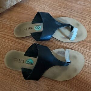 Black and Cream Leather Toe-Loop Sandals